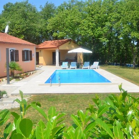 Villa Fragola - Holiday House With Large Garden Tinjan Luaran gambar