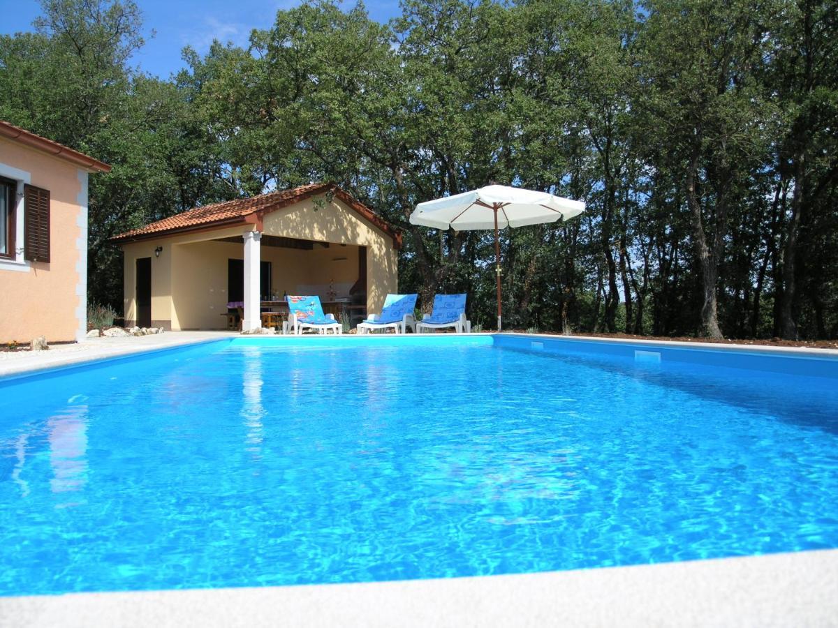 Villa Fragola - Holiday House With Large Garden Tinjan Luaran gambar
