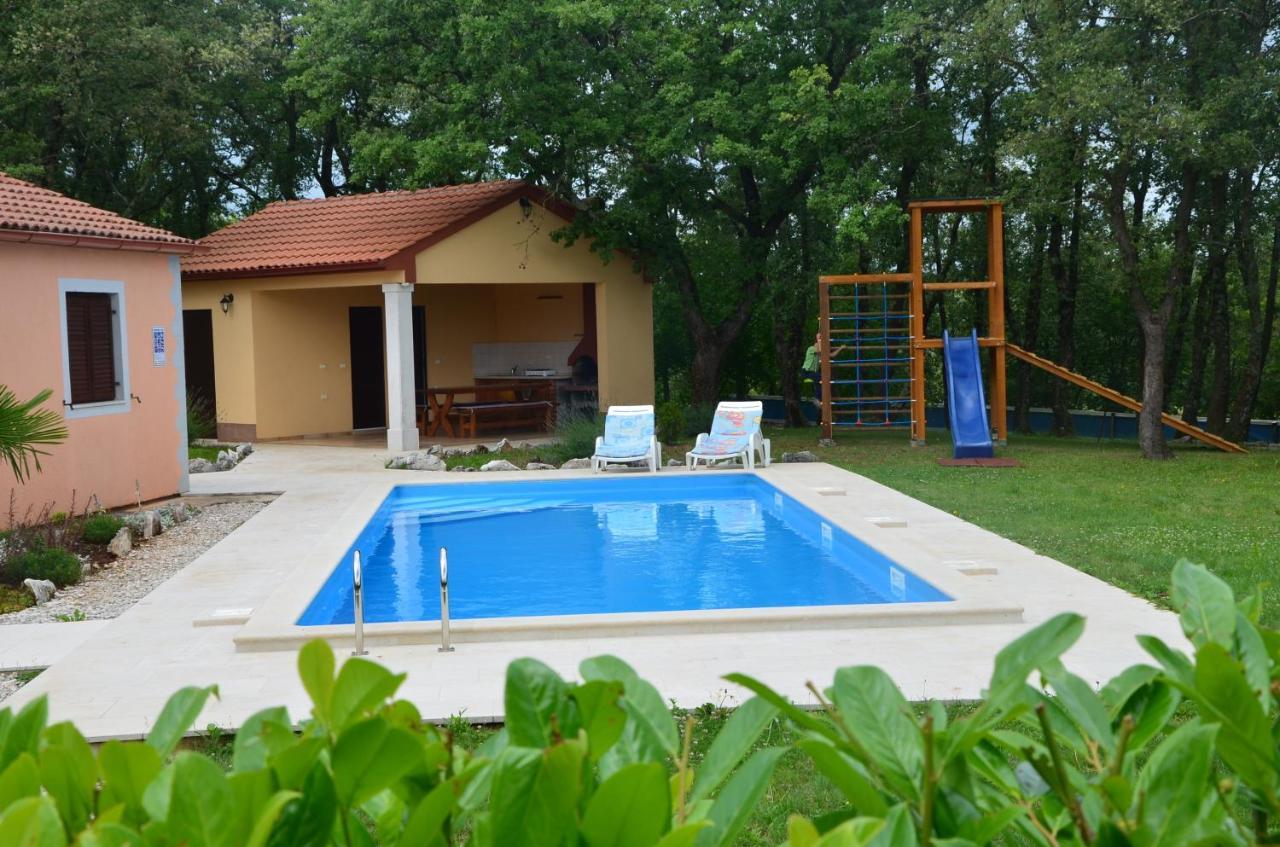 Villa Fragola - Holiday House With Large Garden Tinjan Luaran gambar