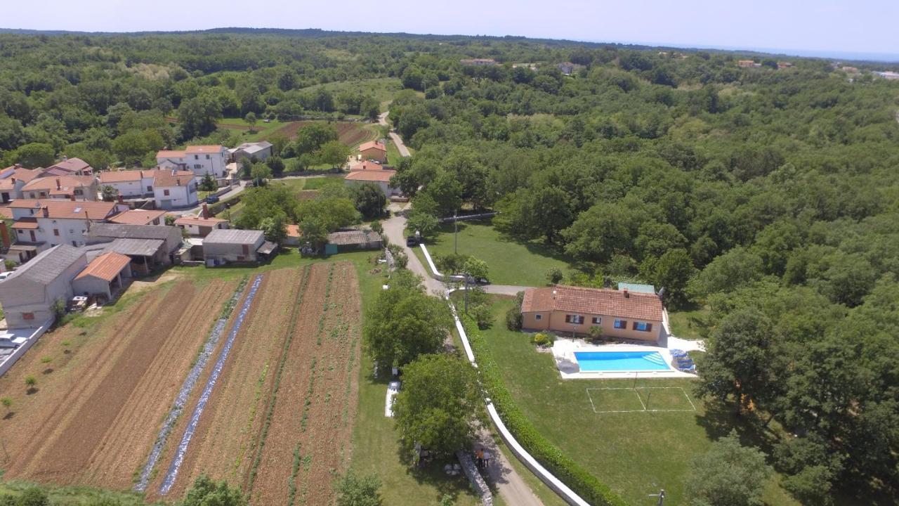 Villa Fragola - Holiday House With Large Garden Tinjan Luaran gambar