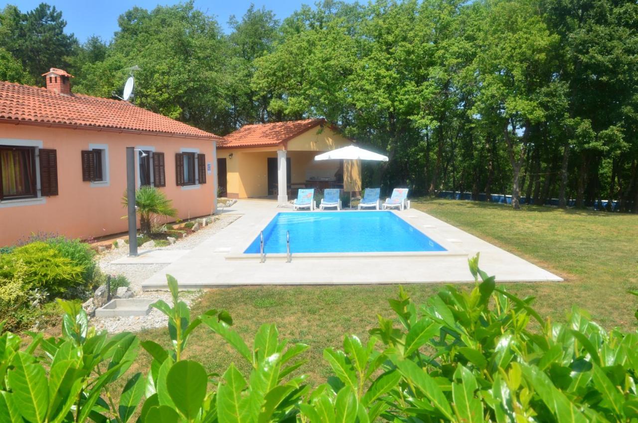 Villa Fragola - Holiday House With Large Garden Tinjan Luaran gambar