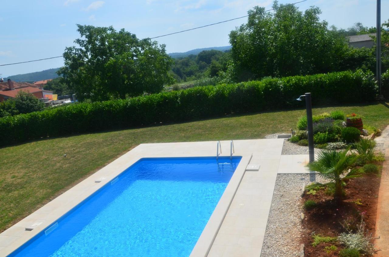 Villa Fragola - Holiday House With Large Garden Tinjan Luaran gambar