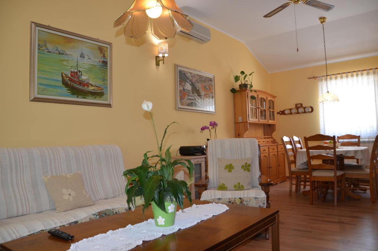 Villa Fragola - Holiday House With Large Garden Tinjan Luaran gambar
