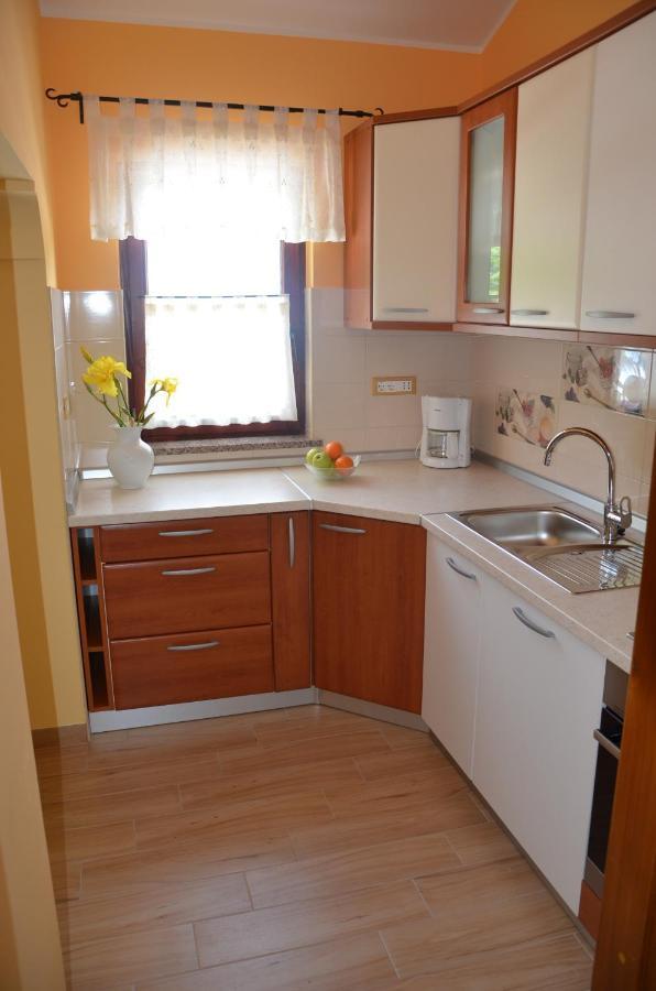 Villa Fragola - Holiday House With Large Garden Tinjan Luaran gambar