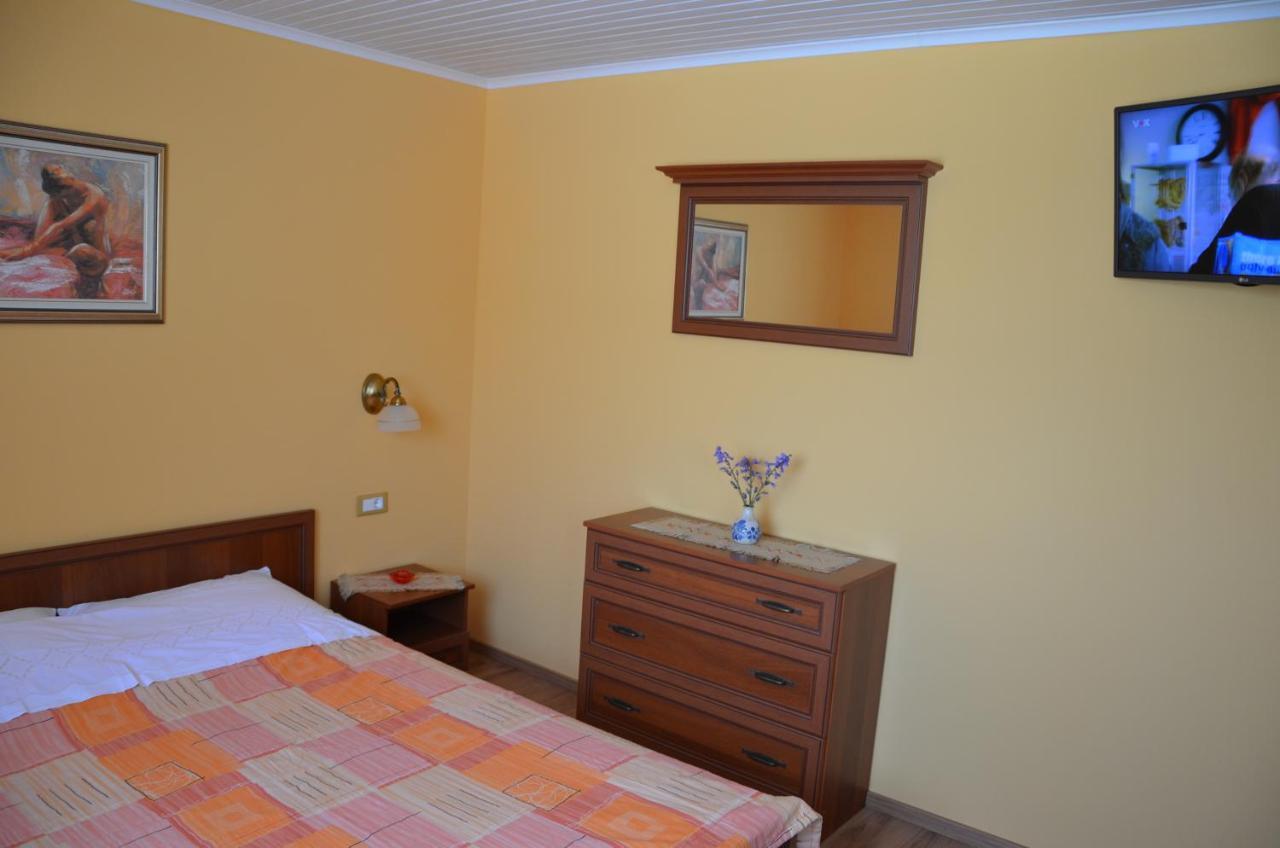 Villa Fragola - Holiday House With Large Garden Tinjan Luaran gambar
