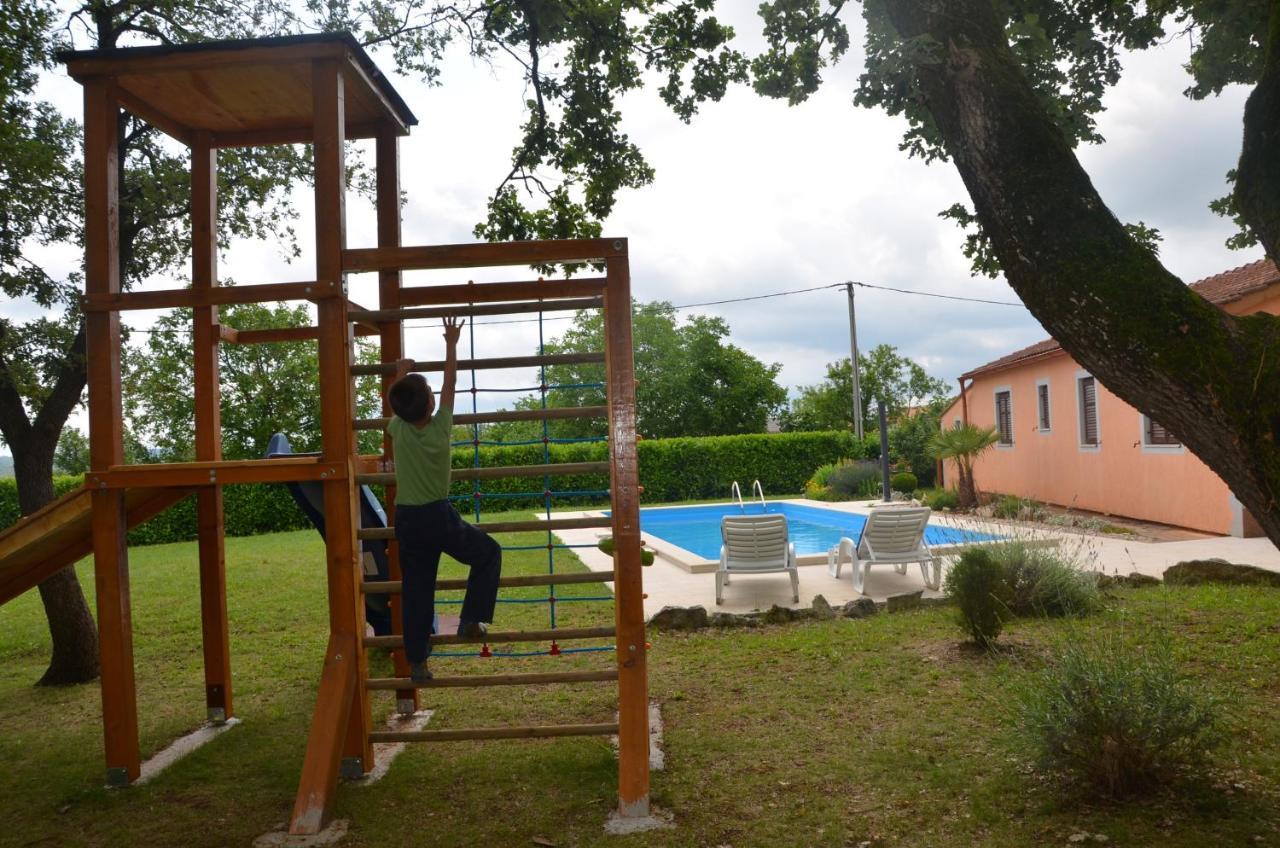 Villa Fragola - Holiday House With Large Garden Tinjan Luaran gambar