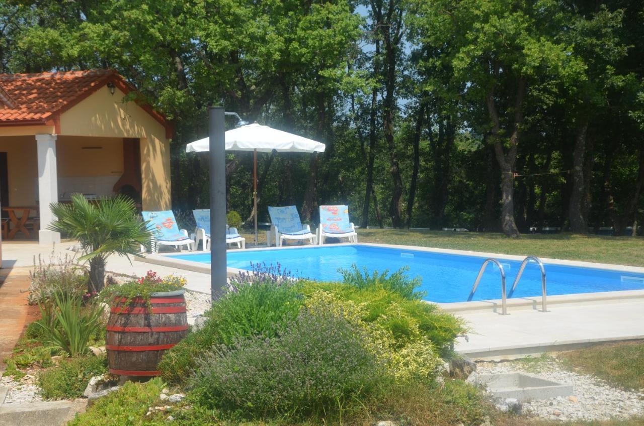 Villa Fragola - Holiday House With Large Garden Tinjan Luaran gambar