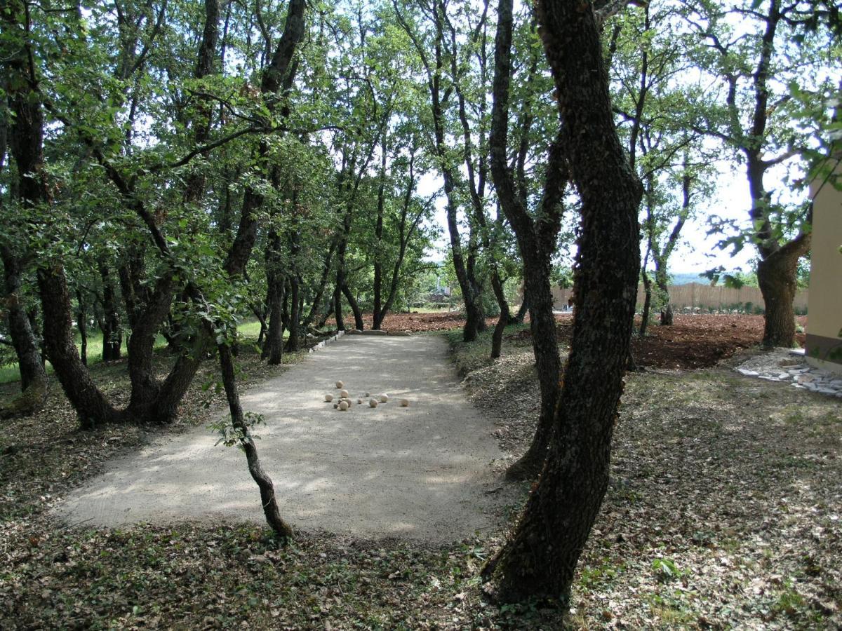 Villa Fragola - Holiday House With Large Garden Tinjan Luaran gambar