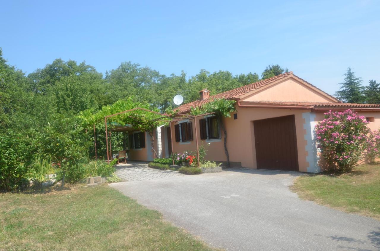 Villa Fragola - Holiday House With Large Garden Tinjan Luaran gambar